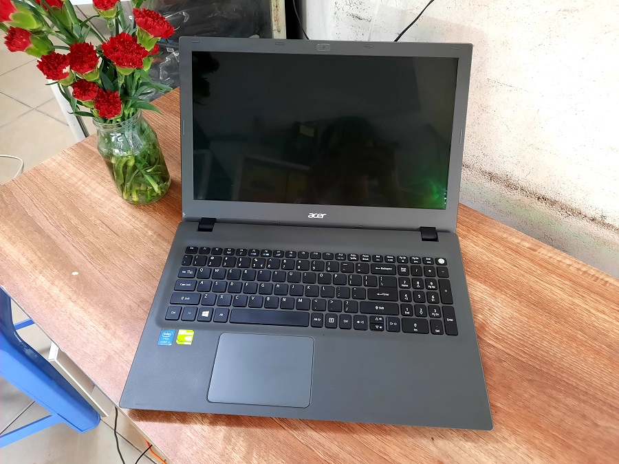 Laptop Acer Aspire E5 - 573G core i5